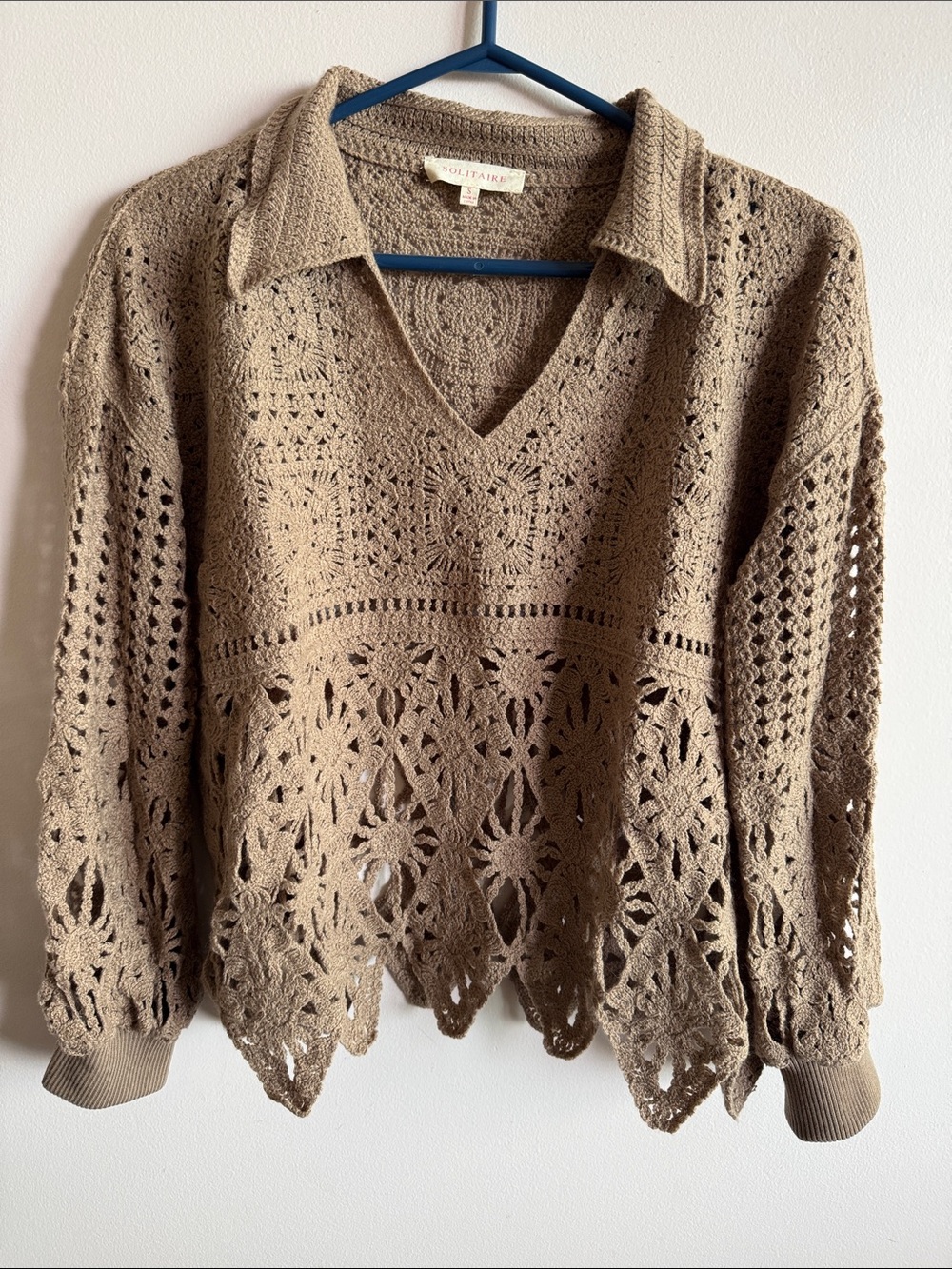 Solitaire Women's Crochet V-Neck Sweater - olive/taupe